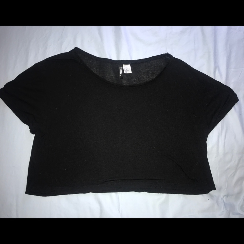 Cropped black t-shirt